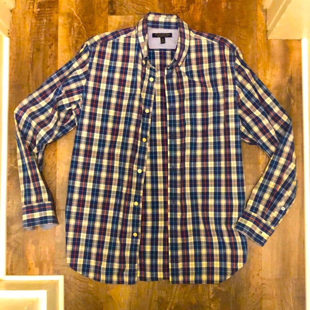 Men’s medium Banana Republic plaid button up shirt